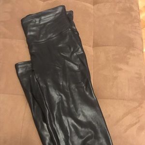 Spans faux leather leggings